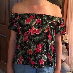NWT floral off the shoulder top. Size XS